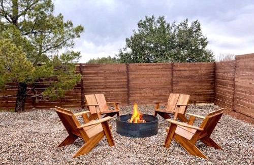 Kanab House | Western Cowboy Cottage, Fire Pit & Desert Views
