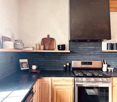 Kanab House | Western Cowboy Cottage, Fire Pit & Desert Views