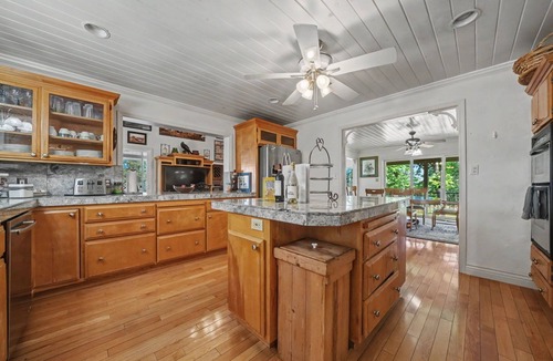 Jackson House | Western Retreat Lux Backyard, Big Pool & Outdoor Entertaining. Near Casino!