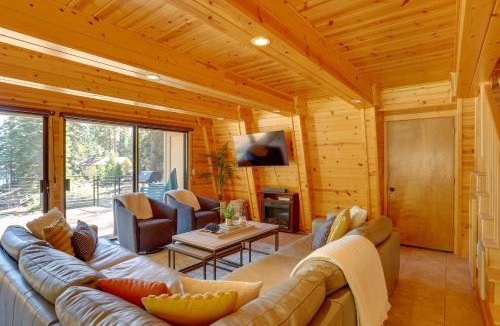 Lake Almanor Peninsula House | Westwood Lakefront Cabin w/Hot Tub & Boat Dock!