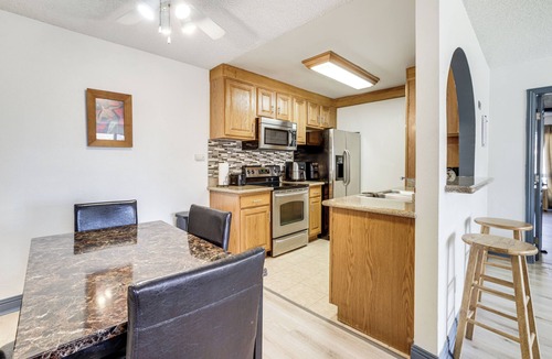 Paradise Condo | WFH-Friendly Las Vegas Condo: 2 Mi to Strip!
