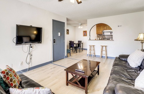 Paradise Condo | WFH-Friendly Las Vegas Condo: 2 Mi to Strip!