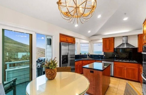Cayucos House | Whale House, amazing views! Cayucos from the top! 30+ day stay