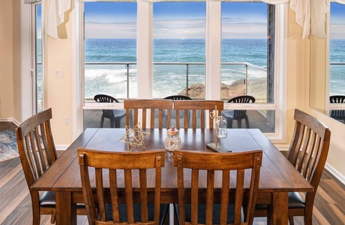 Depoe Bay Condo | Whale Watch Condo with Ocean Views & Pool