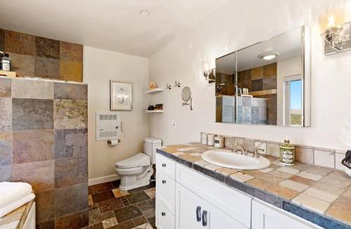 Paso Robles Villa | Whispering Oaks Manor-Pets Ok, Spa, Game room