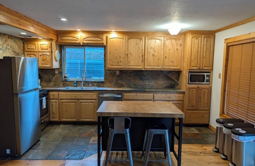 Midpines House | Whispering Pines! 25 miles to Yosemite + 9 miles to Mariposa!