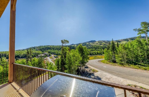 Brian Head House | White Bear