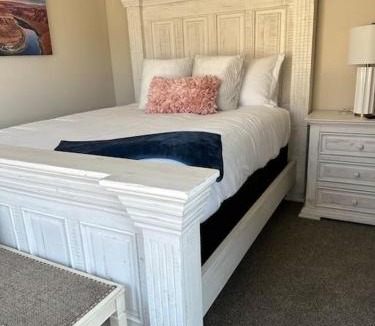Cane Beds Villa | White Rocks-4beds, 3bath,hot tub