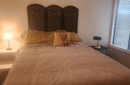 Visalia House | Whole Home- 3 Bedroom - 2 Bath- Quiet neighborhood with secure courtyard