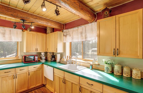 Eureka Cabin | Wild Adventures in Eureka! Amish-Crafted Cabin