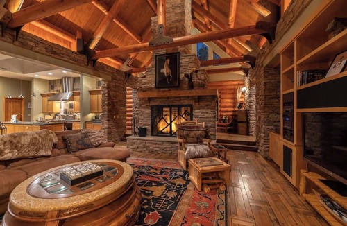 Upper Moonridge House | Wild Horse Estate. Huge spa. 17 Acres. EV, A/C!