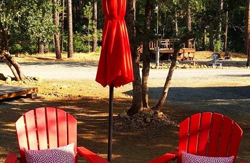 Cave Junction Apartment | Wild Horses Luxury Tipi - Restrooms and Showers are only a short walk away.