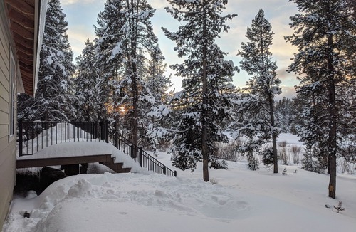 Crescent House | Wild Woods - Cascades Riverside Retreat