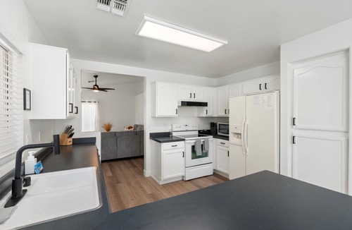 Parkwood Ranch House | Wildrose Retreat, Adventure, Golf, Pool, BBQ