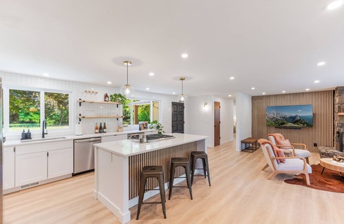 Yamhill House | Wilfern Ranch: Lux New Mid-Century Modern Home