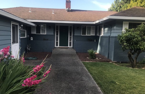 Historic Milwaukie House | Willamette riverfront with stunning view near downtown Milwaukie and Sellwood