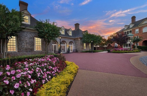 Berkeley Apartment | Williamsburg | Couples Historic Weekend | Pool + Golf