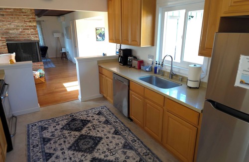 West San Jose House | Winchester~Santana Row~bright 4 bedroom quiet cottage lane~9 beds!~large groups