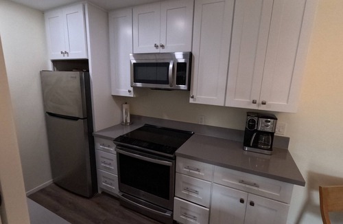 Beach Barber Tract Condo | Windansea Beach Condo! Located in quiet area close to everything!