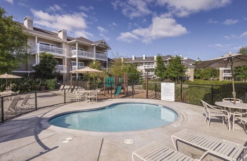 Windsor Condo | Windsor | Wine Country | Pool & Vineyards | 2BR Twin