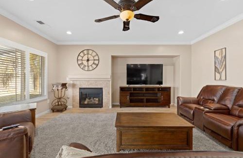 Greenacres House | Windward Bay Executive 3BR Office Home Pool