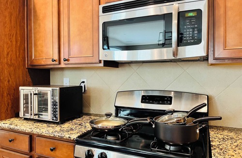 Vacaville House | Wine Country Farmhouse with Fire Pit & BBQ near Napa, San Francisco & Sacramento