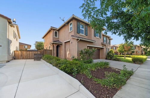 Vacaville House | Wine Country Farmhouse with Fire Pit & BBQ near Napa, San Francisco & Sacramento