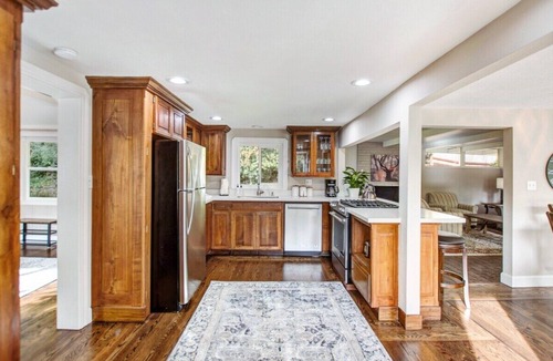 Scenic Brush Creek Cottage | Wine Country Garden Cottage