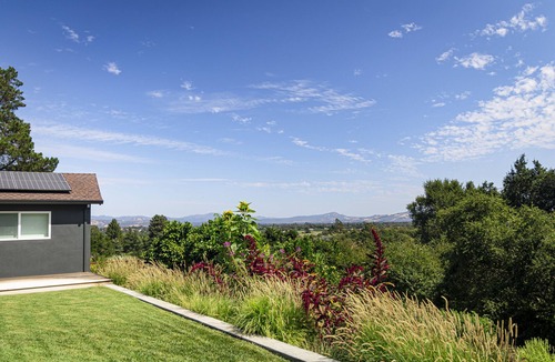 Freestone House | Wine Country Guest Cottage with Vineyard Views and Gardens