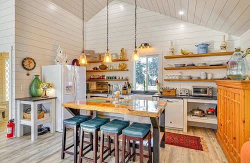 Far West Cottage | Wine Country Horse Farm Cabin Near Wineries!