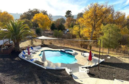 Paso Robles House | Wine Country Modern Farmhouse With Heated Pool, Hot Tub, Cybertruck