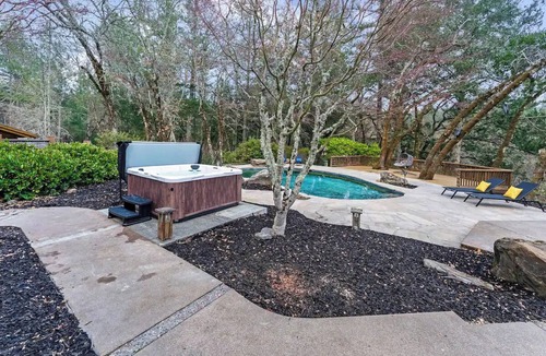 Santa Rosa House | Wine Country Retreat- Privacy-Spa/Pool/Games