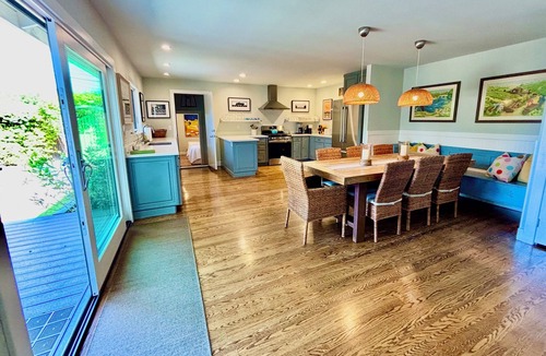 Sonoma House | Wine Country Retreat w/large Spa and 10 Bikes, walking distance to Sonoma Plaza