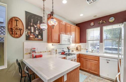 Southwest Santa Rosa House | Wine Country Retreat with Hot Tub & Mini Golf