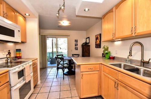 Rohnert Park Condo | Wine Country Townhouse with Golf Course View!