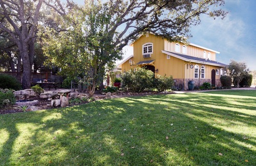 Paso Robles House | Winemakers Porch Incredible Home nestled in a vineyard