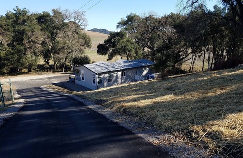 Paso Robles RV Rental | Winery Row Pickleball Court Peaceful Hamlet