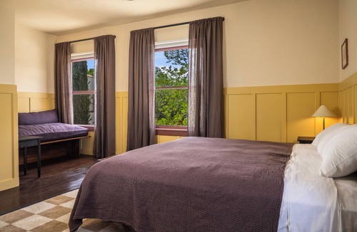 Independence Hotel | Winnedumah Hotel