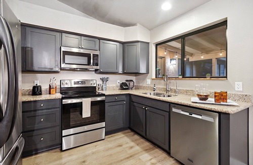 Westgreen Estates House | Winter Fun- Sleeps 16- Heated pool - optional