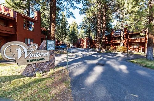 Mammoth Lakes Condo | Winterset #18 | Shared Amenities Access | Year-Round Activities!