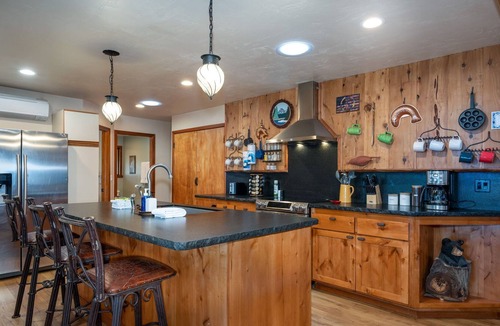 Wishon House | Wishon Retreat: Views BBQ HotTub BassLake Yosemite