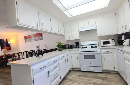 Monterey Park Apartment | Wonderful 4-bedroom apartment with AC in Monterey Park Near Freeway