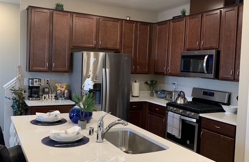 Las Vegas House | Wonderful NEW 3 BR 2.5 BA Townhouse for 8 2 Miles from Las Vegas Strip