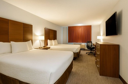Grants Pass Hotel | Wonderful Place To Stay! Accessible unit to Enjoy! Close to Reinhart Park!