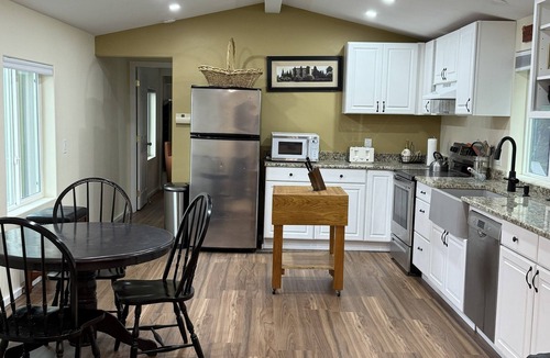 Sweet Home House | Work away from home Comfy 2-bedroom home in Sweet Home