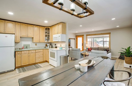 Tahoe Island Cabin | Work & Play! Lake Tahoe Cabin 5 Mi to Heavenly Mtn