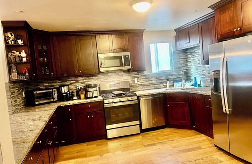 Harbor House | World Cup Fan Home near BMO and Sofi Stadium that sleeps up to 8 guests!