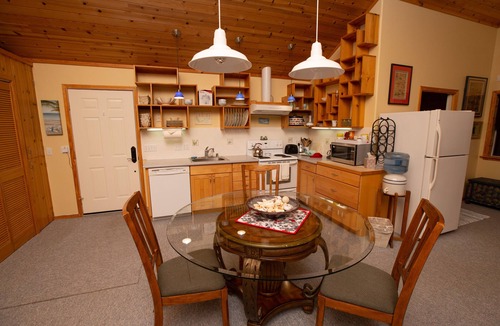 Gualala Apartment | Writer's Retreat or Romanic Getaway? (31+ days only) Month Long Vacation Rental