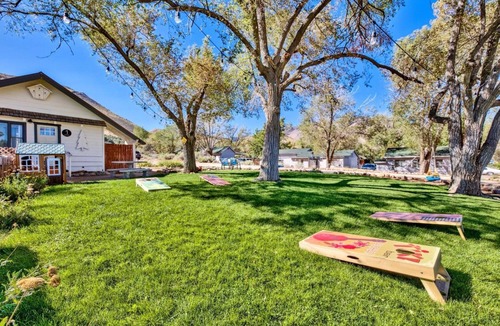 Walker Hotel | WWM 8 · 8 Fresh Air, Beautiful Views, Friendly Place WWM