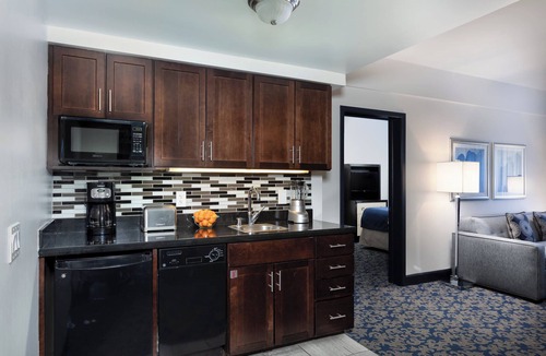 Lower Nob Hill Condo | Wyndham Canterbury Resort | Four 2BR/1BA Suites